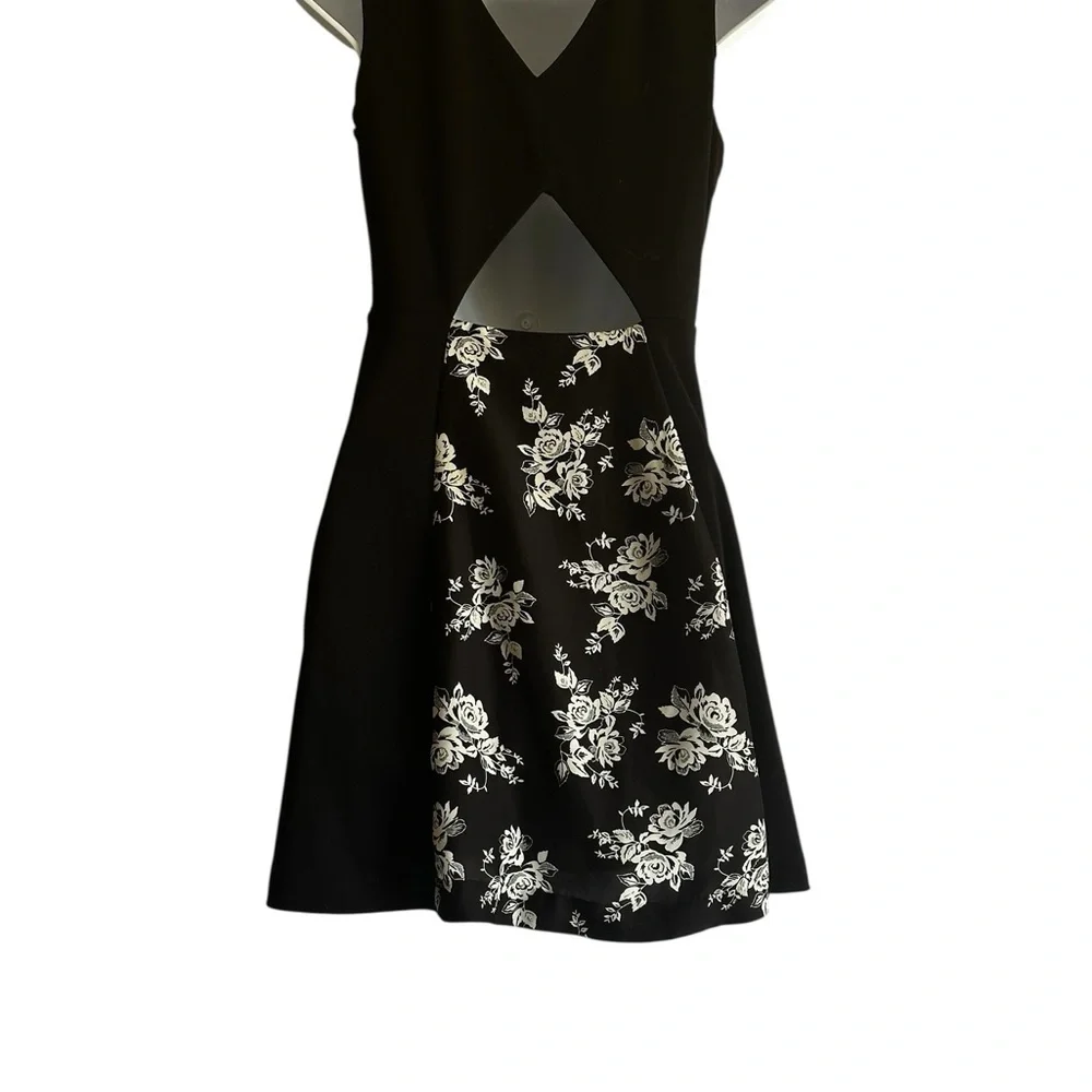 Eric + lani Black & White Floral Dress, Gothic Style,Whimsical Design,Romantic - Picture 5 of 16